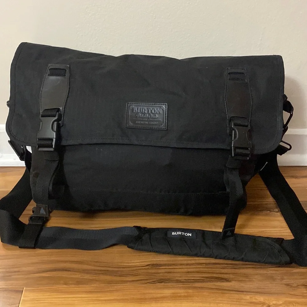 Burton Messenger Bag